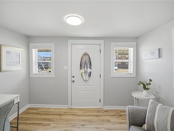 3rd image of 1012 Hannah St