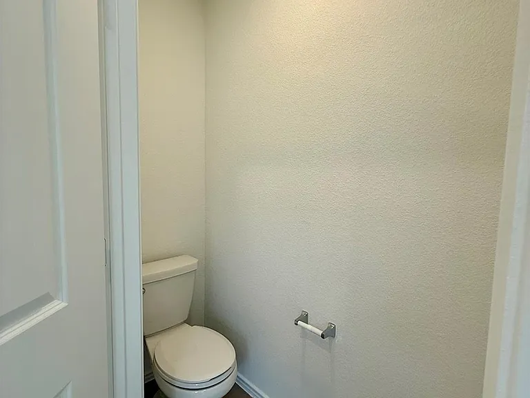 106 Camargue Dr — Photo 18