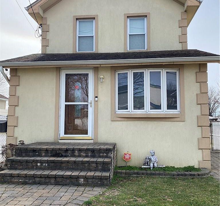 1st image of 104 Pine Street