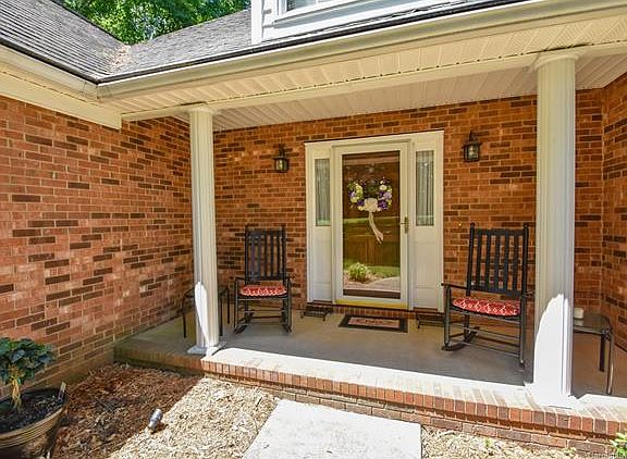 3rd image of 184 Foxglove Dr #17