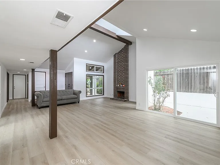 5016 Paseo De Vega — Photo 5