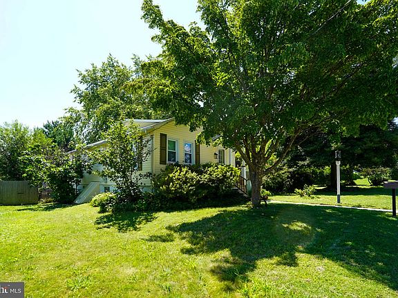 2nd image of 904 Marion Ave