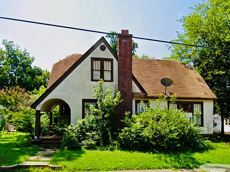651 W Monroe Ave — Photo 2