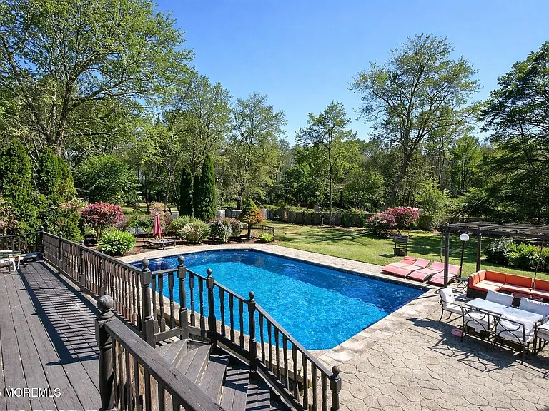 570 Eltone Rd — Photo 37