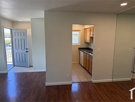 2 bed, 900 sqft, $2,600 — Photo 2