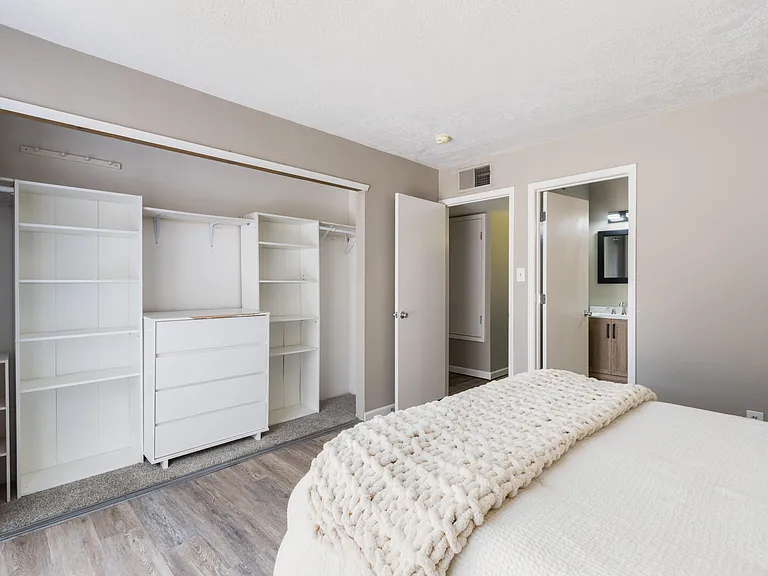 10241 Las Casitas Ct NE — Photo 14