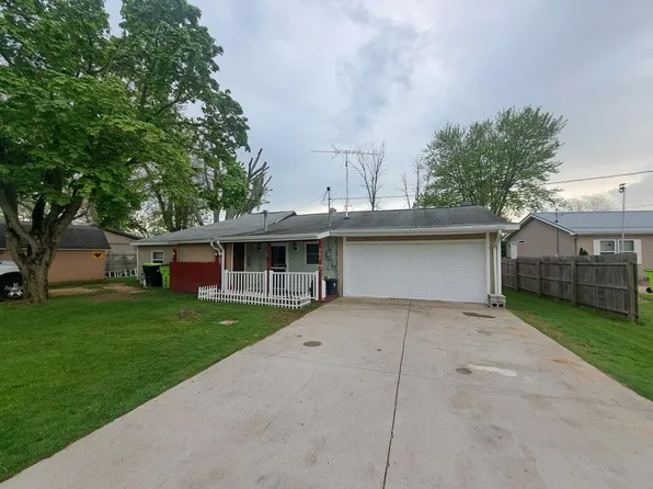 902 Carroll Dr, Clare, MI 48617