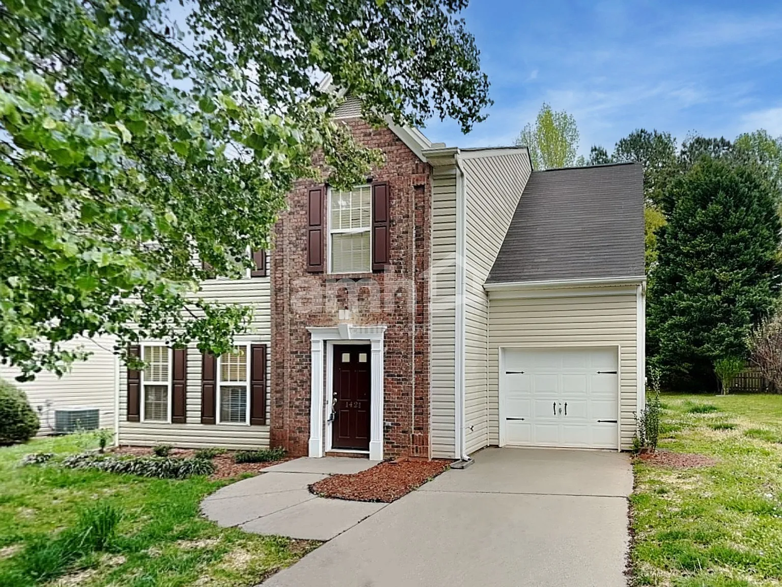4 bed, 2.5 bath, 1700 sqft, $2,400 — Photo 1
