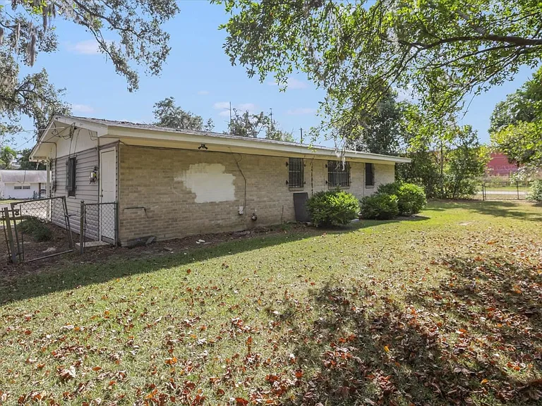 2352 Yorkshire Dr — Photo 42