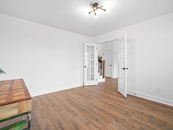 5th image of 1341 Shaughnessy St