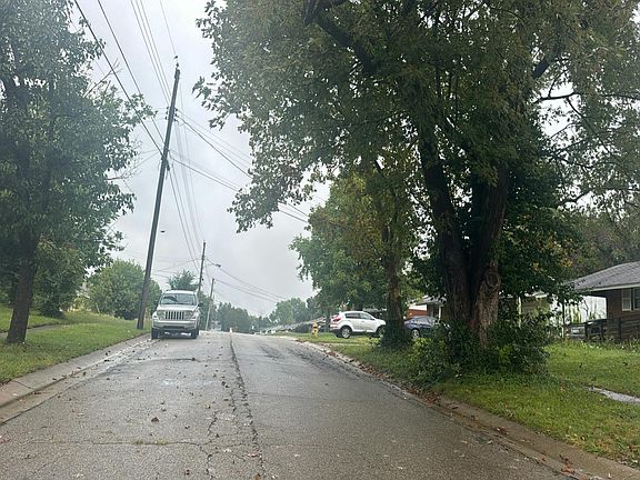 5th image of 11480 Farmington Rd