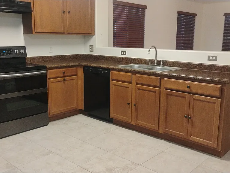 5082 E Kittentails Dr — Photo 5