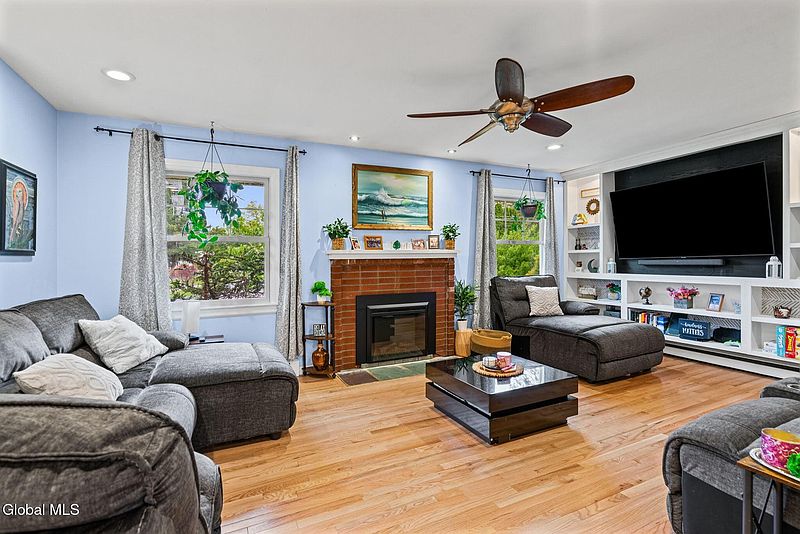 5th image of 19 Sylvan Lane