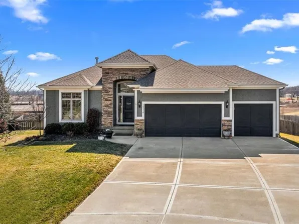 16570 S Lawson St, Olathe, KS 66062