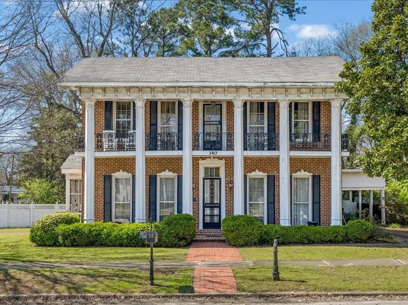 104 N Maury St, Holly Springs, MS 38635