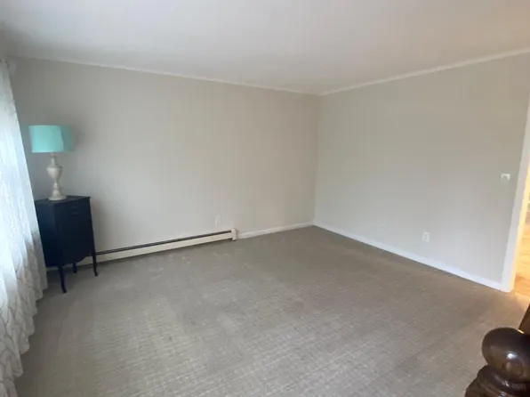 197 Morris Ave, Holtsville, NY 11742