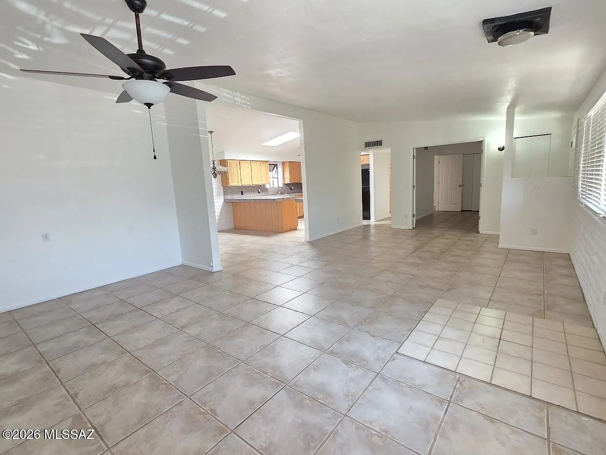 3 bed, 2.0 bath, 1595 sqft, $2,000 — Photo 2