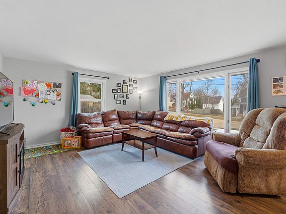 2nd image of 315 Belleville St