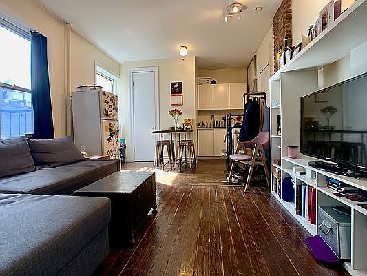 2nd image of 191 Grand St APT 21