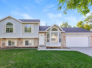 7697 S Strawberry Loop, West Jordan, UT 84084
