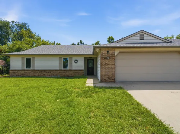 310 Guinevere Dr, Junction City, KS 66441