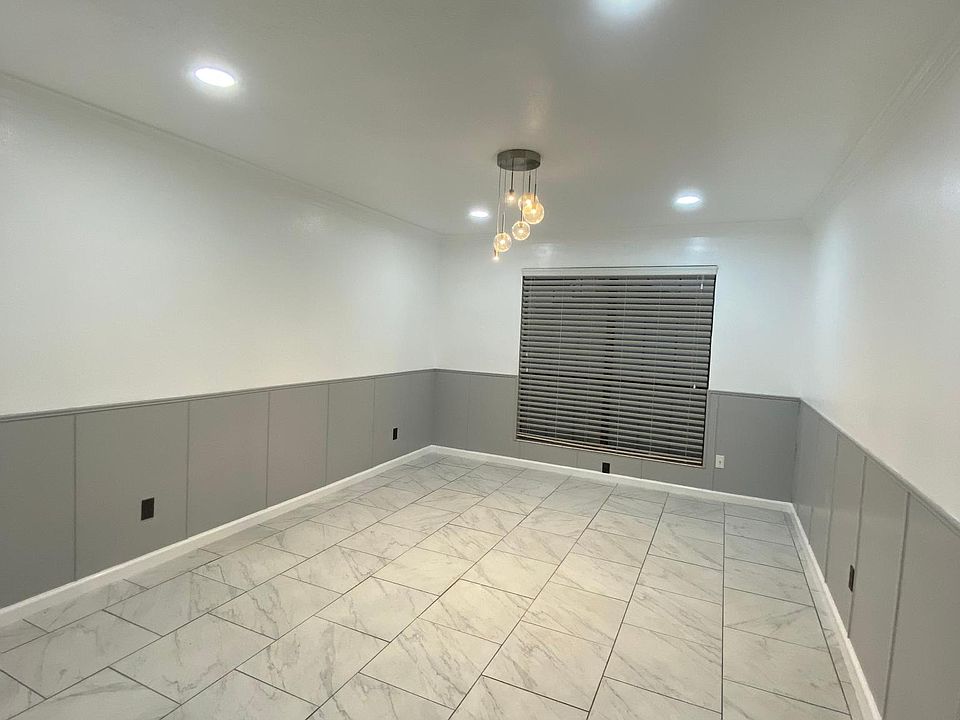 2nd image of 3613 Cordoba Ln
