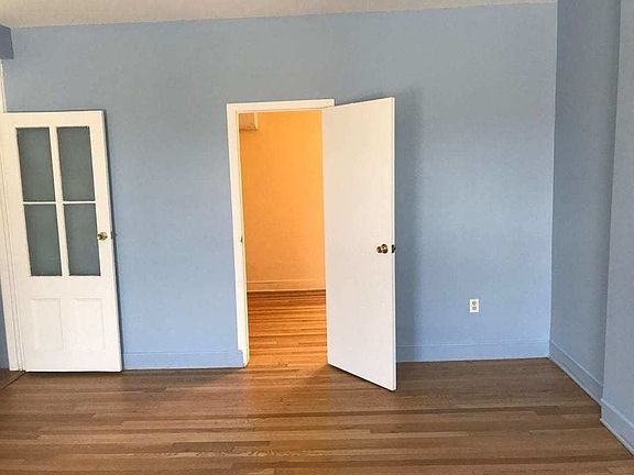 4th image of 2172 43rd St APT 2B