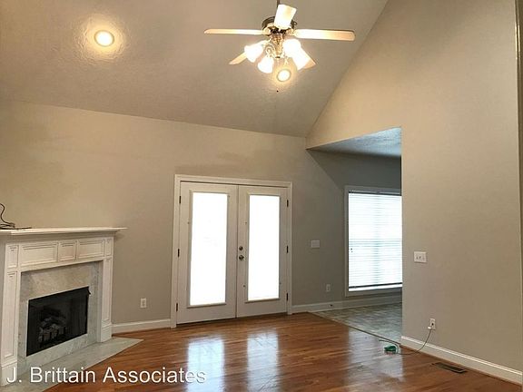 4th image of 505 Ashton Pl NE