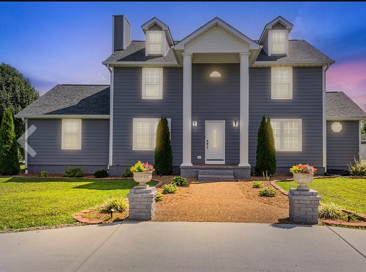 6 bed, 3.5 bath, 3600 sqft, $3,700 — Photo 1