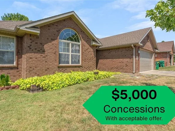 601 Carlson St, Centerton, AR 72719