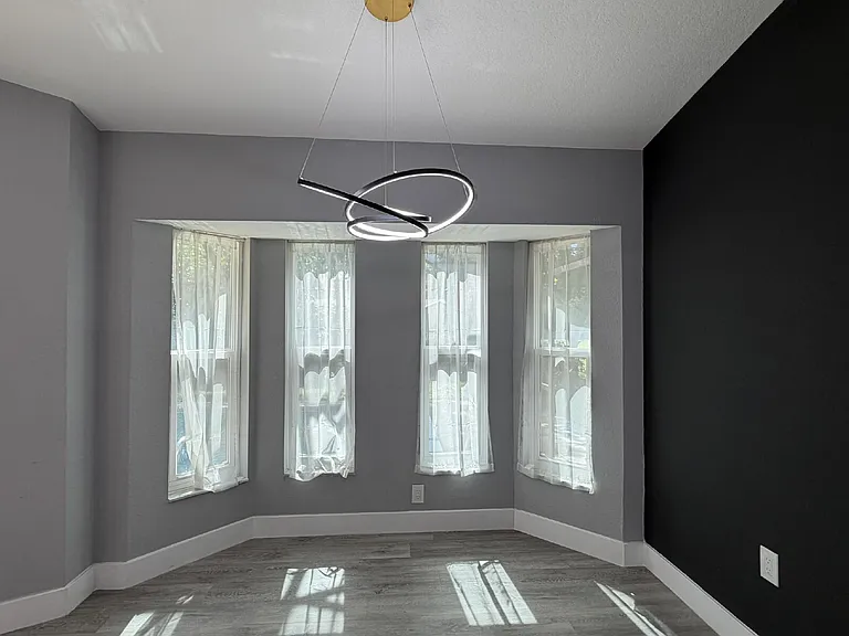 323 Aurora St NW — Photo 12