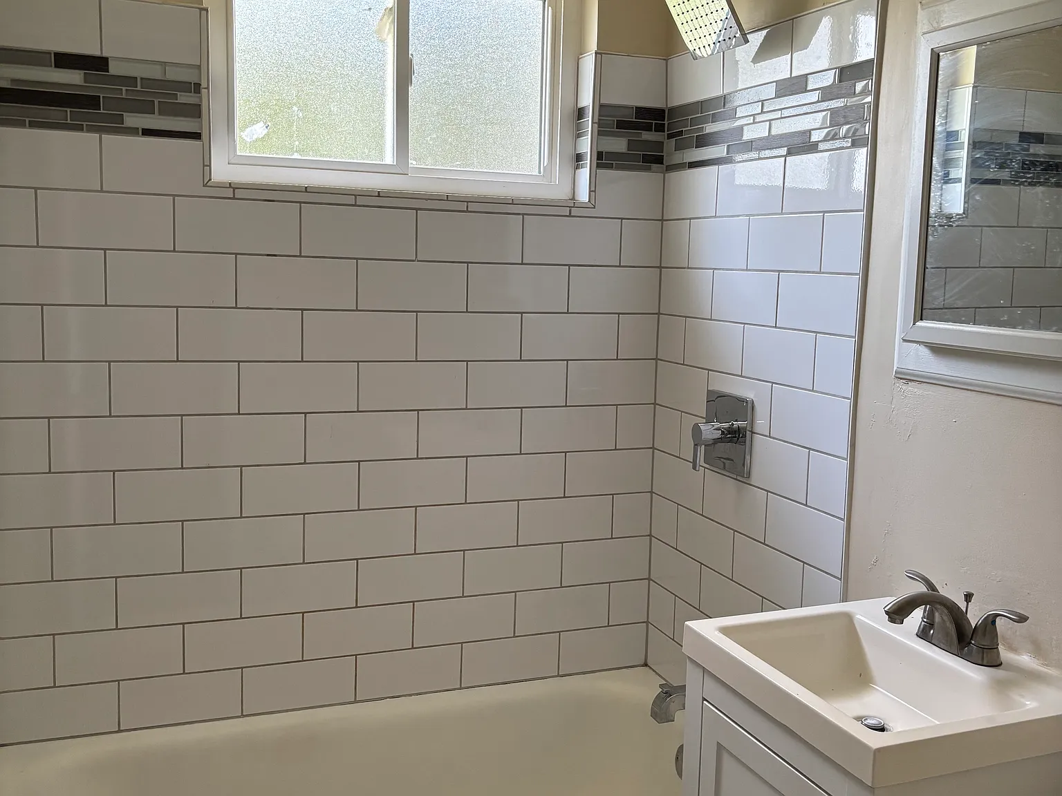 3 bed, 1100 sqft, $1,500 — Photo 3