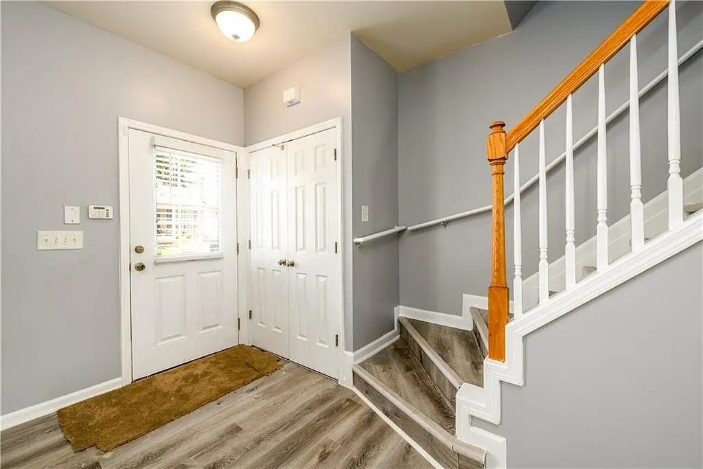 3 bed, 2.5 bath, 1386 sqft, $2,325 — Photo 3