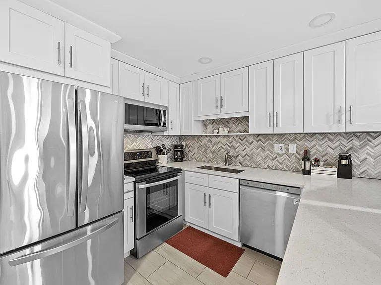 2900 Banyan St #601 — Photo 9