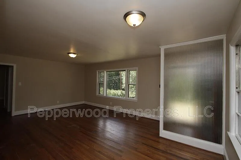 2 bed, 1.0 bath, 1120 sqft, $1,350 — Photo 4