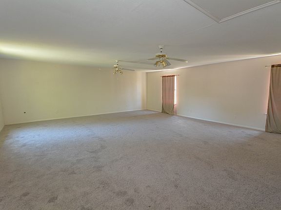 3rd image of 1606 Lake Bluff Dr