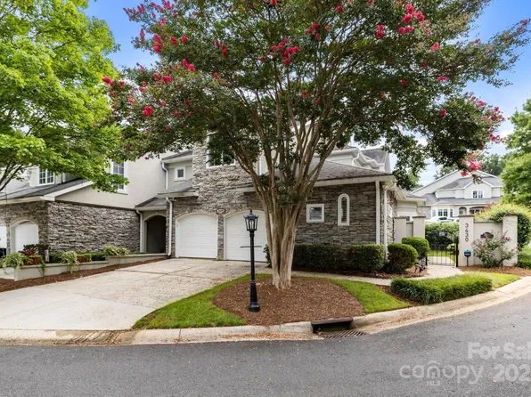 3430 Royal Crest Dr, Charlotte, NC 28210