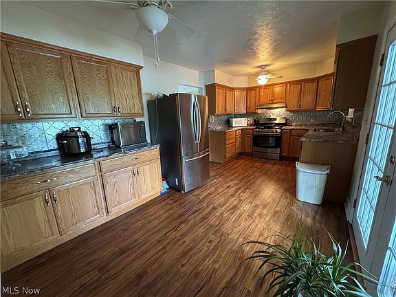 3rd image of 106 Oakview Dr