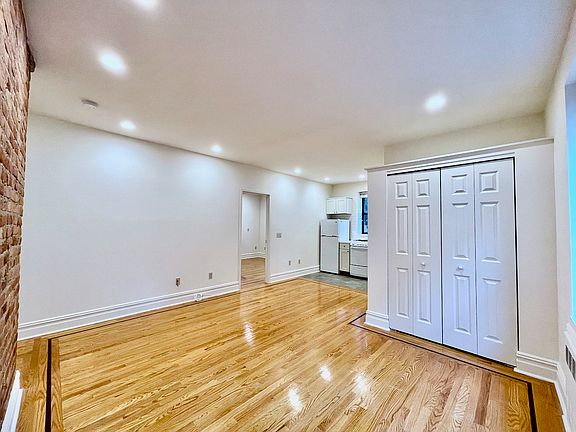 2nd image of 207 E 29th St APT 17
