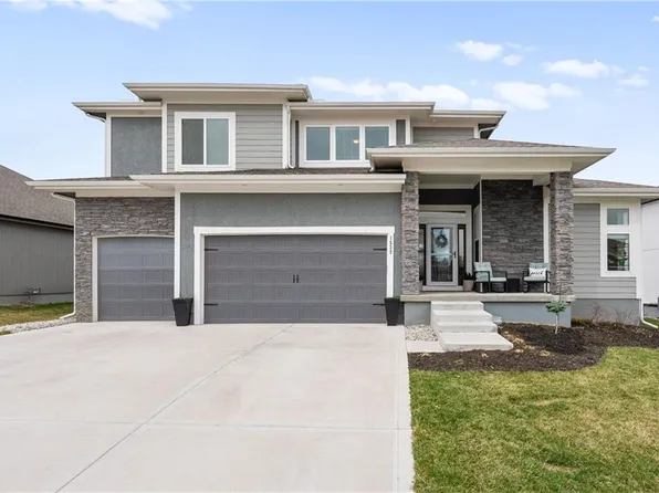 1532 SW Georgetown Dr, Lees Summit, MO 64082