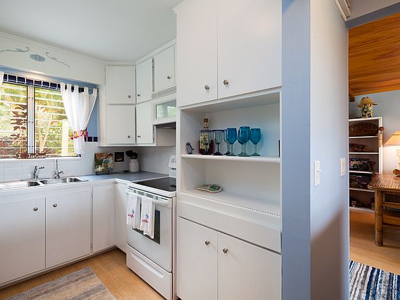 Light and bright kitchen