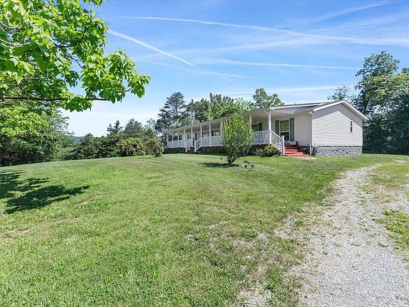 3rd image of 252 Maiden Ln