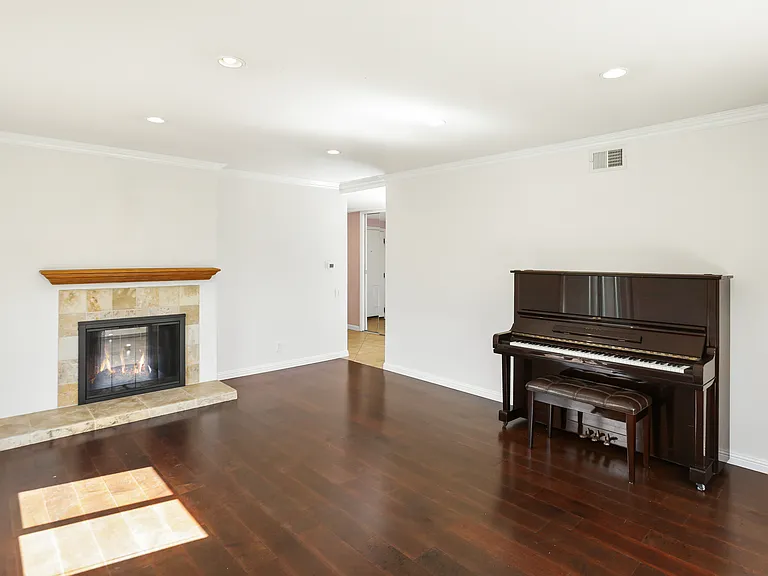 1403 E Chalynn Ave — Photo 21