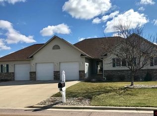 1401 Pine Pointe Curv, Saint Peter, MN 56082