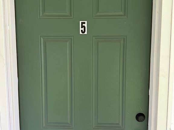 3rd image of 837 Underwood Ave #5