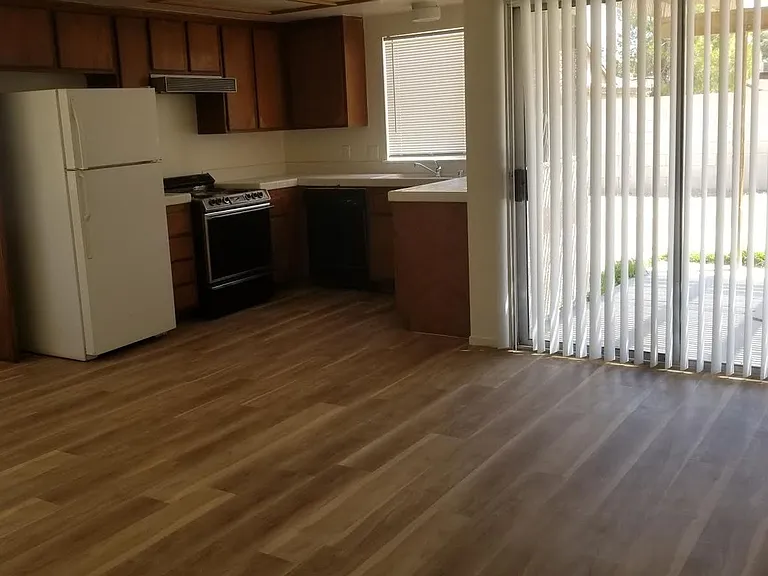 3309 N Miramar Dr — Photo 4