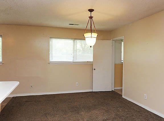 4th image of 7815 Holiday Hills Cir