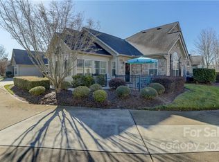 728 Ledgestone Ct, Tega Cay, SC 29708