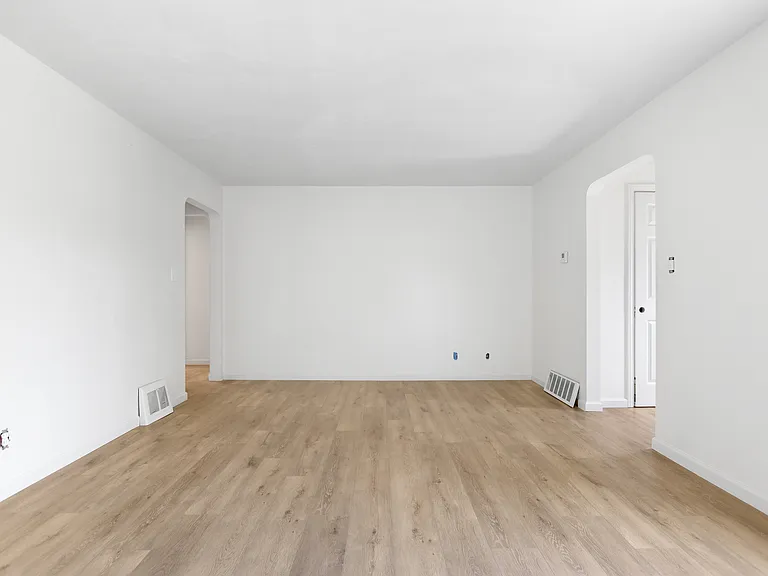 18601 Harlan Dr — Photo 5