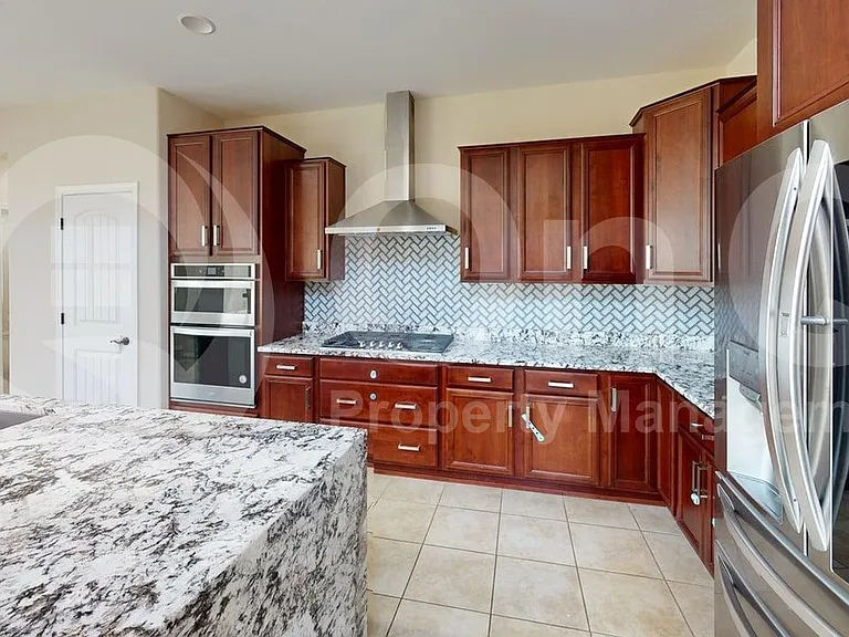 8943 W Marshall Ave — Photo 3